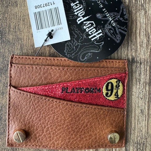 Danielle Nicole Harry Potter Platform 9 3/4 Cardholder Wallet – NWT, Rare 🪄✨ - Picture 2 of 9